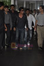 Shahrukh Khan & family return from london in Mumbai Airport  on 14th July 2011 (17).JPG